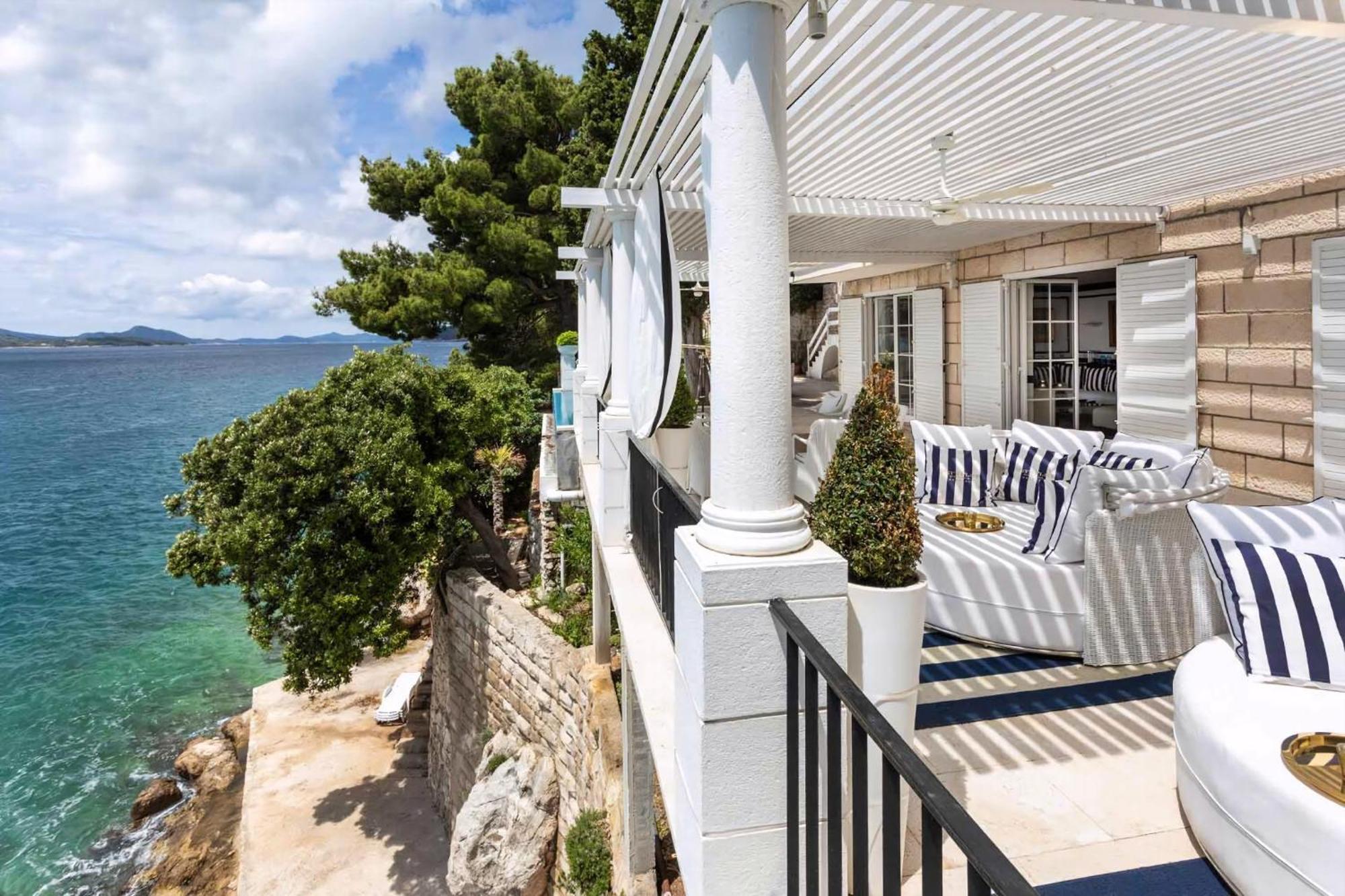 Villa Elegant Lozica 4 Bedrooms Palazio Seafront Beautiful Infinity Pool