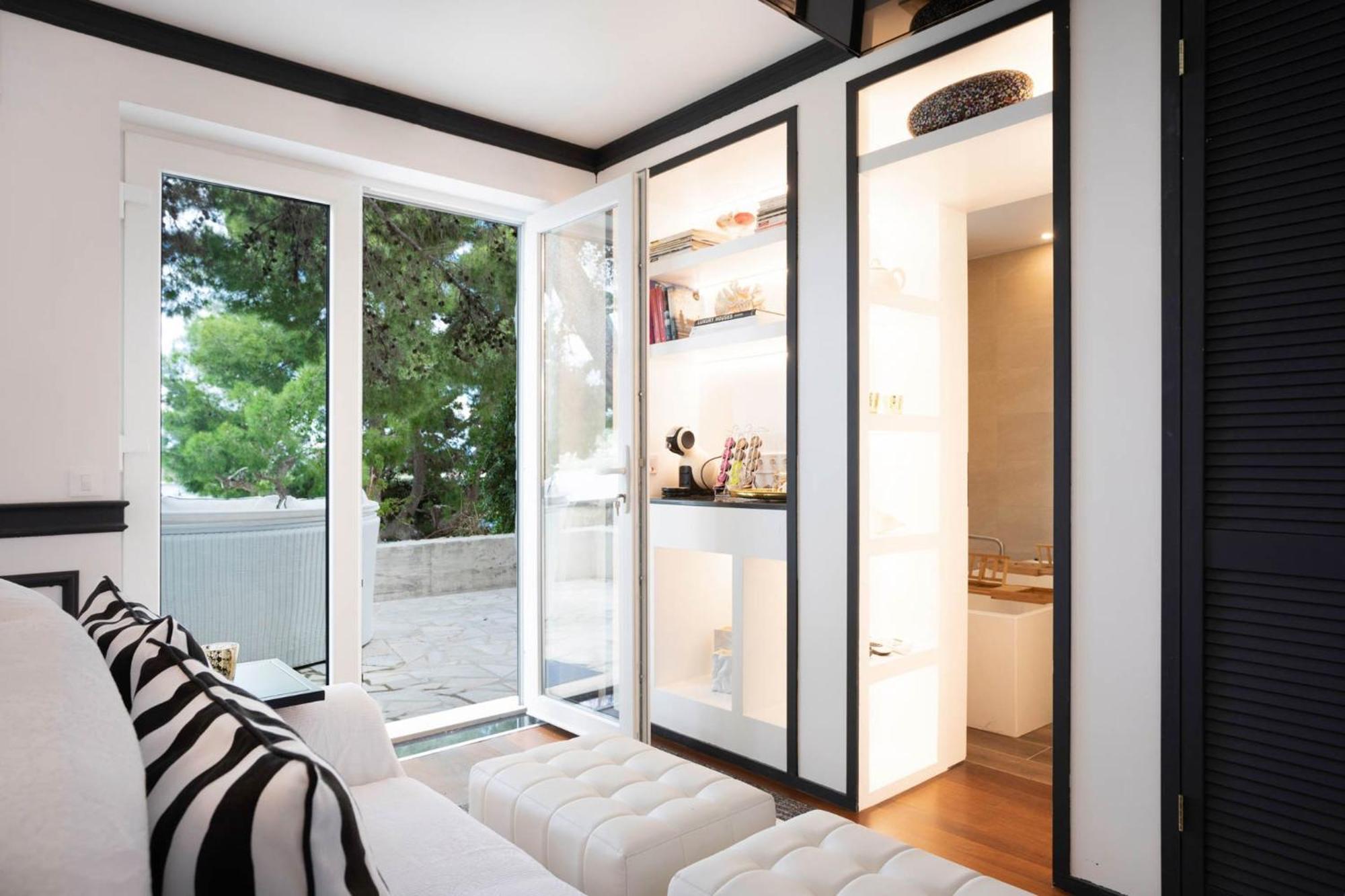 Elegant Lozica 4 Bedrooms Palazio Seafront Beautiful Infinity Pool *