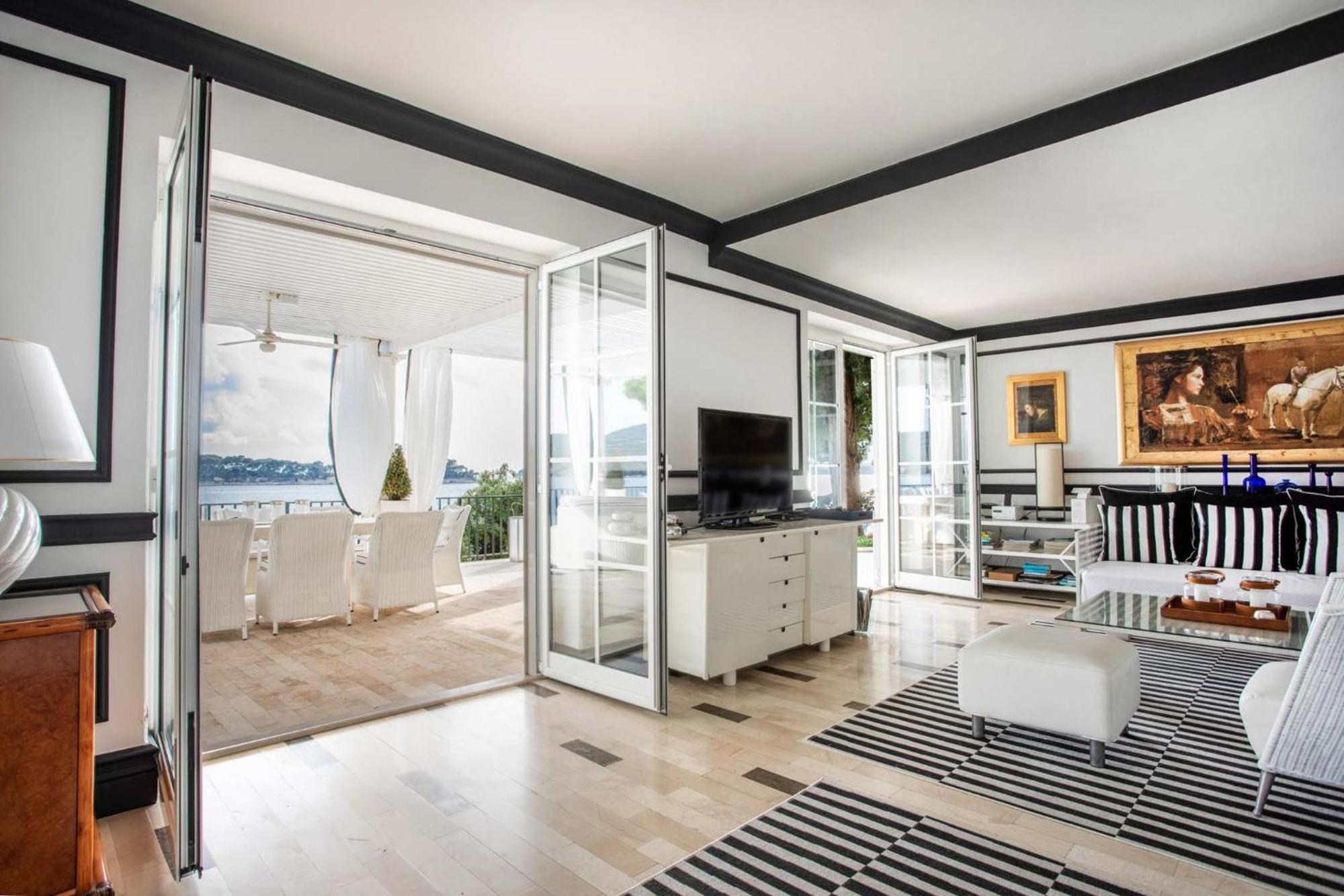 Elegant Lozica 4 Bedrooms Palazio Seafront Beautiful Infinity Pool Villa