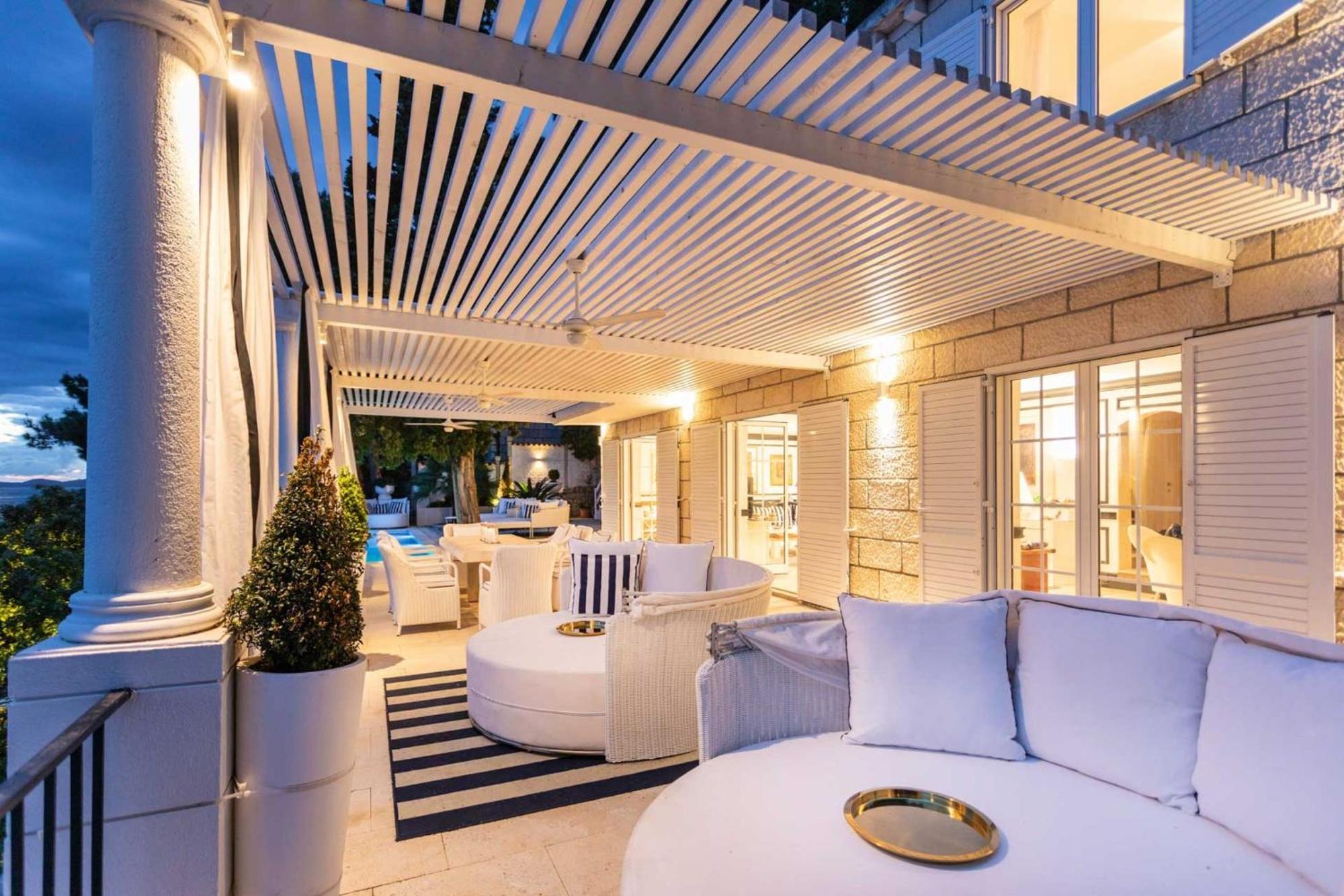 Villa Elegant Lozica 4 Bedrooms Palazio Seafront Beautiful Infinity Pool