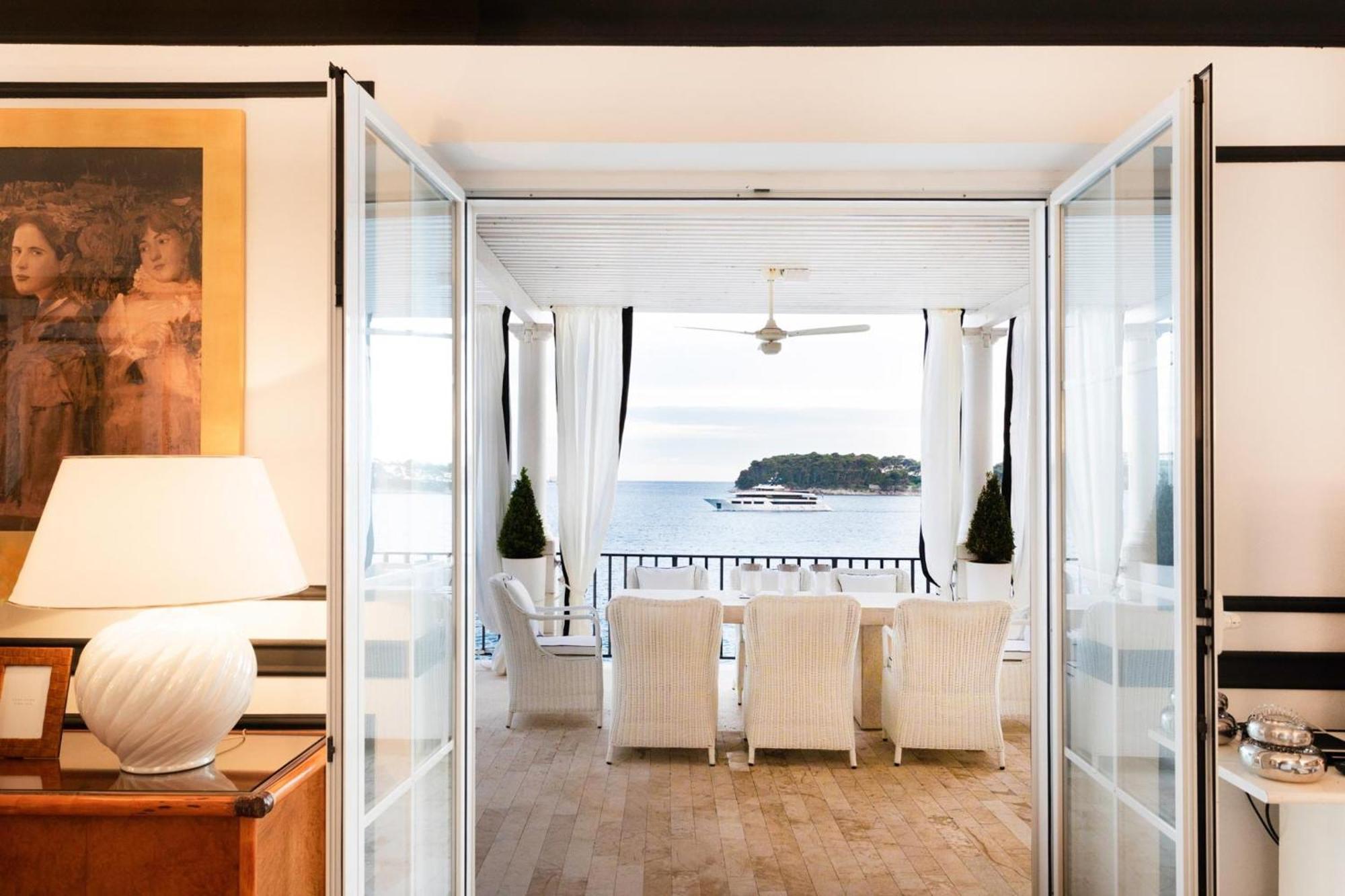 Elegant Lozica 4 Bedrooms Palazio Seafront Beautiful Infinity Pool Villa *