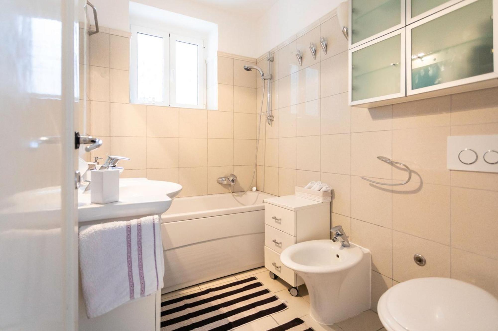 Villa Elegant Lozica 4 Bedrooms Palazio Seafront Beautiful Infinity Pool *